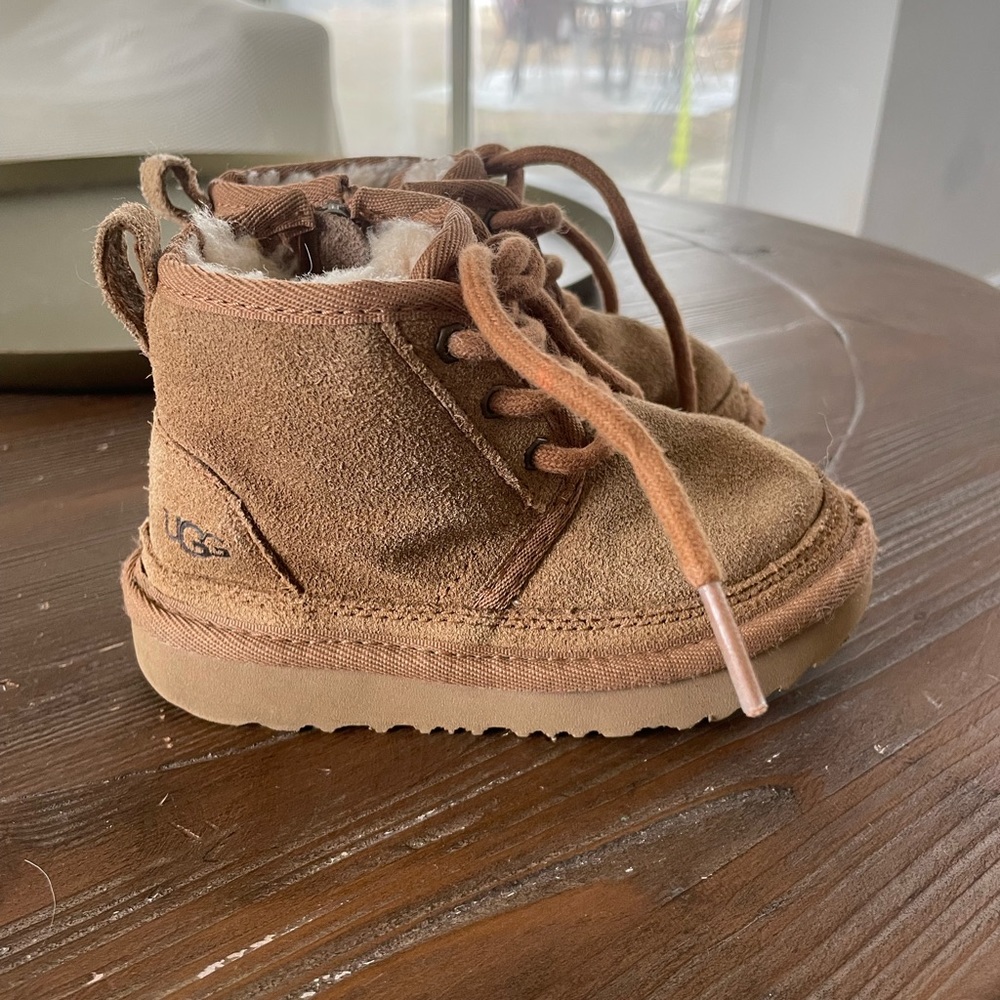 UGG toddler neumel chukka boot size 7